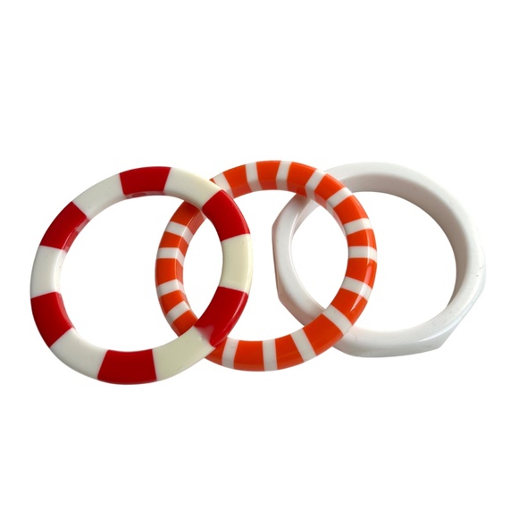 A Dozen Lucite, Plastic, & Celluloid  Bangle Bracelets, Cuffs, Stretchies - Picture 6 of 14